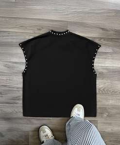 เสื้อกล้ามผู้ชายทรงบ็อกซี่ ผ้าฝ้ายโอเวอร์ไซส์ สไตล์วินเทจ สตรีทแวร์ ประดับคริสตัล พิมพ์ลายสกรีนตามสั่ง พร้อมโลโก้ผู้ผลิต - Product Image 4