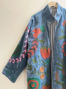 Chaqueta Larga Bohemia de Terciopelo Azul Claro con Bordado Floral Estilo Bohemio, Manga Larga, Cuello Alto, Ropa de Abrigo para Invierno - Product Image 5