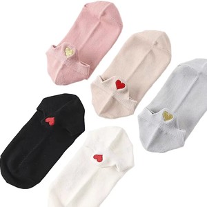 Chaussettes courtes en coton respirant pour femmes avec broderie couronne dorée, couleur unie, invisibles, pour usage quotidien - Product Image 4