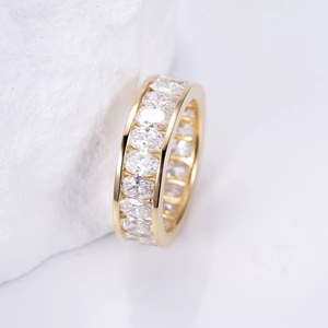 Anillo de boda de oro amarillo para mujer con diamantes redondos de talla brillante, estilo clásico, color G, diamantes cultivados en laboratorio. - Product Image 3