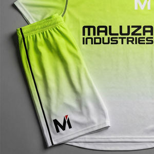 Conjunto completo de camiseta y pantalones cortos de fútbol sublimados personalizados, transpirables y que absorben la humedad, uniforme de fútbol para partidos profesionales - Product Image 2