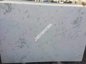 Panel de Piedra de Mármol Pistacho con Superficie Blanca Suave y Ligeras Líneas Grises para Uso en Plataformas de Cocina, Pisos de Pasillos y Decoración - Product Image 4