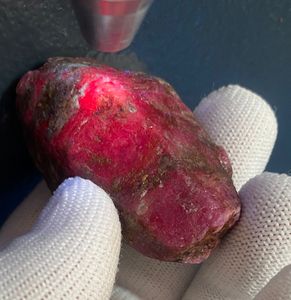 Piedra de Rubí Natural en Bruto de Kenia, Minas Femos John Saul, 464 Quilates - Product Image 1