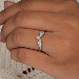 Bague de mariage en or massif 14 carats et argent sterling 925, style chevron incurvé en V, avec diamants marquise et ronds, et diamants de laboratoire - Product Image 5