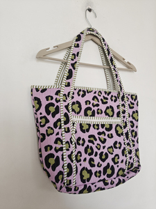 Bolso Tote Mediano Acolchado con Estampado de Leopardo Morado de Shree Balajee Garments, Cierre de Cremallera, Asas Dobles, Reutilizable, para Compras Diarias de Mujeres - Product Image 2