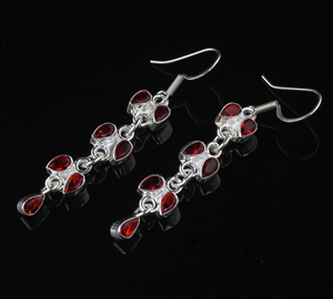 Boucles d'oreilles en argent sterling avec serti clos en forme de goutte d'eau, ornées de quartz grenat rouge, bijoux de luxe pour femme et unisexe, idéales pour les fêtes, mariages et fiançailles - Product Image 3