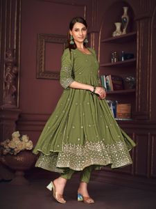 Costume Anarkali vert clair de bonne qualité pour femmes, idéal pour les mariages et les occasions festives, manches 3/4, en crêpe de georgette - Product Image 5