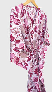 Robe kimono florale pour femmes, col en V, en mousseline de soie, longue, avec cordon de serrage - Product Image 3