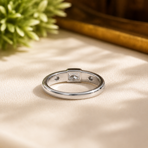 Anillo de Plata de Ley 925 con Engaste Empotrado, Bisel con Corte Esmeralda, Anillo de Boda con Diamante, Anillo de Compromiso Clásico con Moissanita para Mujer - Product Image 2