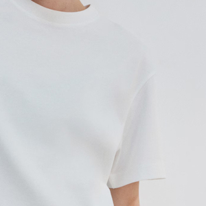 T-shirt en coton pour femme, col rond, coupe oversize, avec logo, style urbain chic / T-shirt élégant pour le quotidien, tendance 2026 - Product Image 4
