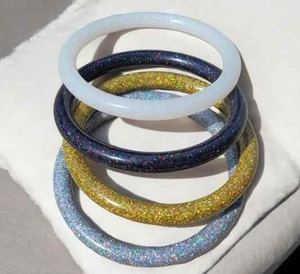 Bracelet élégant en résine pour femmes, bijoux légers et tendance pour tenues décontractées et formelles, bracelets pour femmes, artisanat en résine - Product Image 2