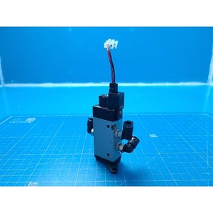 Válvula Solenoide SMC VJ7123Y-F de 5 Puertos, Usada, Piezas de Equipos Legacy Semiconductor - Product Image 2