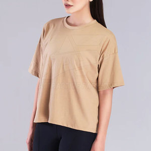 เสื้อยืดโอเวอร์ไซส์ผ้าเนื้อนุ่ม ดีไซน์น้ำหนักเบา ระบายอากาศได้ดี สวมใส่สบาย เหมาะสำหรับการสวมใส่แฟชั่นในชีวิตประจำวัน - Product Image 3
