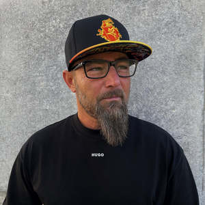 Casquette snapback personnalisée avec logo imprimé, visière plate et sangle réglable, broderie de qualité supérieure, respirante. - Product Image 6