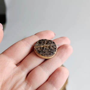 Botones Redondos de Estilo Animal de 6 Cuernos, Antiguos, de 20MM, Material Orgánico Pulido, Estilo Europeo, de Saniya Handicraft - Product Image 2