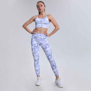 Ensemble de yoga 2 pièces pour femme : Leggings taille haute longueur intégrale et crop top imprimé tie-dye, dos nageur sans couture, col rond, extensible, pour le fitness - Product Image 5