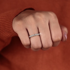 Anillo de Eternidad de Doble Hilera con Diamantes Cultivados en Laboratorio, Oro de 14K, Anillo de Boda con Garras Compartidas, Anillo Apilable a Juego para Aniversario, Joyería Hecha a Mano - Product Image 4