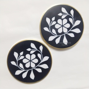 Juego de Posavasos Modernos de Resina con Diseño de Palmera Naranja y Borde Dorado Elegante para una Decoración del Hogar con Estilo - Product Image 1