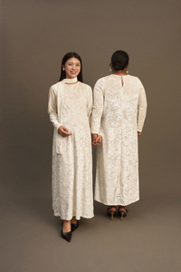 Robe midi en velours bordeaux pour femme, coupe ample, col rond, détail boutonné, respirante, style luxueux raffiné - Product Image 4