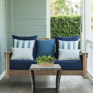 Mesa auxiliar cuadrada de mimbre gris para patio exterior con tapa de cristal, mesa de centro Bistro y estante de almacenamiento para porche, jardín, patio trasero - Product Image 1