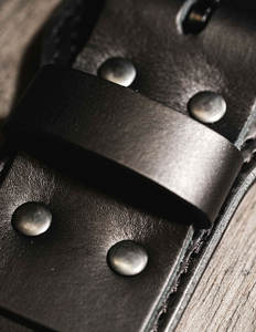 Cinturón de Levantamiento de Pesas Más Vendido, Diseño de Cuero Negro Acolchado de 4 Pulgadas con Doble Hebilla, Personalizable, para Powerlifting y Fitness - Product Image 4