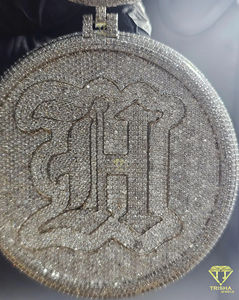 Colgante de medallón con inicial y diseño de bolsa de dinero, con incrustaciones de moissanita, estilo Hip Hop, de lujo, llamativo, tipo amuleto para collar - Product Image 5