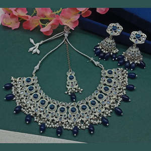 Collier exquis plaqué argent serti de pierres de cristal et de perles bijoux fins élégants idéaux pour le mariage et la fête - Product Image 1