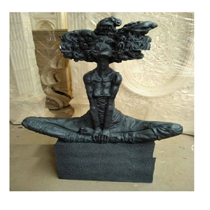 Statue moderne et simple en bois de Valerie Hadida pour villas - Product Image 1