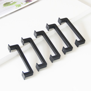 Poignée de meuble carrée minimaliste en alliage de zinc noir mat, quincaillerie moderne pour tiroirs de cuisine et armoires de salle de bain - Product Image 3