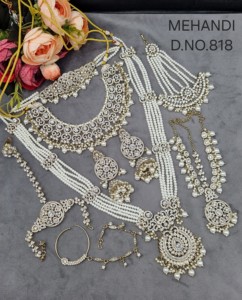 Luxury Dulhan Jewelry <b>Set</b> Antique Gold Plated Finish Cubic Zirconia & Pearl Multi Piece Bridal <b>Jewellery</b> <b>Set</b> <b>For</b> Women Wholesale - Product Image 6