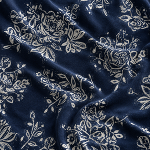 Tela de Rayón/Poliéster Brocado Crepé Natural con Estampado Floral, 58/60 Pulgadas, Ligera, Transpirable, Charmeuse, para Vestidos y Ropa de Cama - Product Image 4