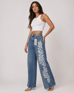 FAWKES Jean en denim taille haute à jambe large avec broderie florale, coupe ample, longueur intégrale, délavé, style printemps, vente en gros - Product Image 1