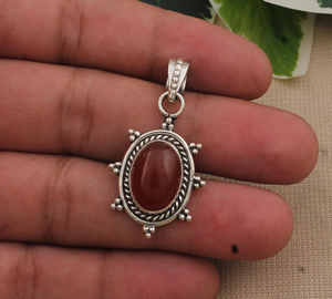 Colgante de Ojo de Tigre Natural Chapado en Platino Vintage al por Mayor, Plata de Ley 925, Gema Roja, Fabricante de Joyería, Venta a Granel - Product Image 1