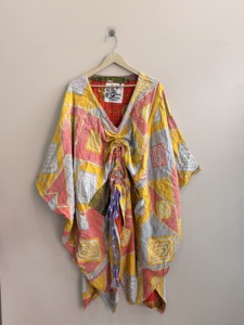 Lot assorti de kaftans vintage Kantha à coupe asymétrique en tissu recyclé - Product Image 3