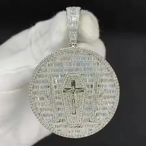 Colgante Religioso de Plata 925 para Hombre con Diamante Cultivado en Laboratorio de Corte Brillante Redondo, Color D, con Cruz - Product Image 3