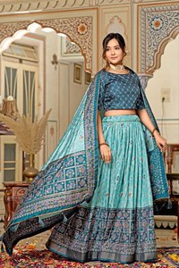 Robe de mariée traditionnelle indienne en soie Tussar rose et jaune, brodée, longueur ras du sol, coupe classique, infroissable, séchage rapide - Product Image 5
