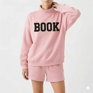 Conjunto de Camiseta de Cuello Alto y Pantalones Cortos para Mujer, Desarrollado con Estrategias de Optimización de Costos para Soluciones de Precios Competitivos en Ropa - Product Image 1