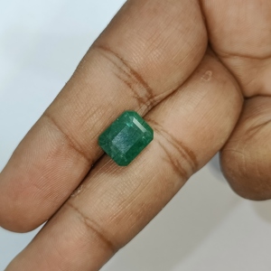 มรกตสีเขียวธรรมชาติทรงแปดเหลี่ยม 5.35 กะรัต จากแซมเบีย เจียระไนแบบเหลี่ยม ได้รับการรับรองจาก IGI พลอยเม็ดเดี่ยว - Product Image 1