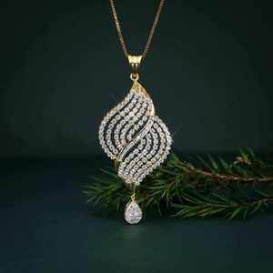 Collar de Oro Rosa Sólido de 18K para Mujer con Diamante Sintético Cultivado en Laboratorio, Certificado IGI, Joyería Fina con Patrón de Ondas - Product Image 1