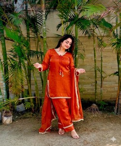 Salwar Kameez de Seda Naranja para Mujer con Encaje y Dupatta, Estilo Tradicional Indio-Pakistaní para Fiestas, Largo hasta el Tobillo, Estilo Bollywood 84024 - Product Image 1