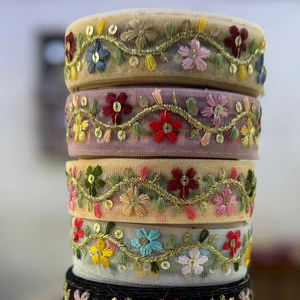 Dentelle en tulle brodée délicate, motifs floraux 3D, perles et paillettes écologiques pour robes de mariée et robes de soirée - Product Image 1