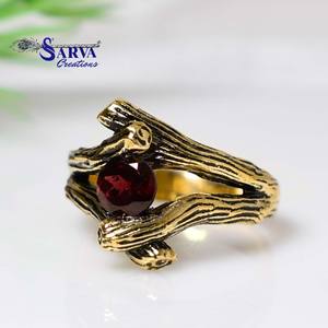 Anillo de Granate Rojo Redondo en Plata de Ley 925 con Diseño Texturizado de Rama Inspirado en el Bosque, Joyería Artesanal para Mujer, Venta al Por Mayor - Product Image 3