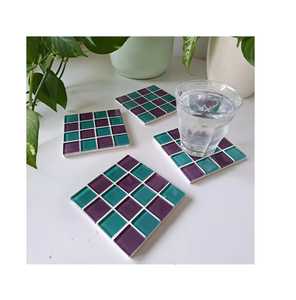 Ensemble de sous-verres en mosaïque de verre à carreaux bleu sarcelle et violet avec verre à eau - Product Image 1
