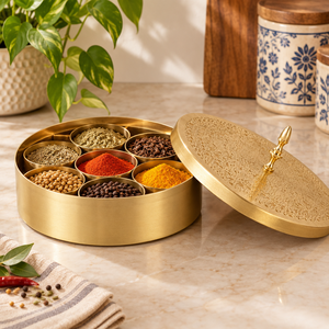 Boîte à Masala en Laiton Royal avec Bouton Décoratif, Ensemble de Contenants Ronds pour Épices, Organisateur de Cuisine Traditionnel, Boîte à Épices Vintage - Product Image 4