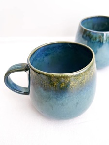 Taza de Té de Cerámica Hecha a Mano con Esmalte Verde Reactivo, Diseño Acanalado con Retención de Calor para una Elegancia Moderna en la Mesa, Acabado Artesanal - Product Image 6