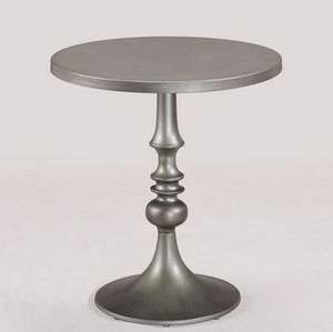 Hermosa Mesa Auxiliar de Metal con Diseño Moderno y Minimalista, con Estante de Almacenamiento, Perfecta para Interiores de Hogares Contemporáneos - Product Image 3