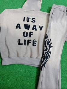 ชุดวอร์มปักลายสไตล์วินเทจสำหรับผู้ชาย เสื้อฮู้ดและกางเกงขายาว ชุดสตรีทแวร์ ชุดวอร์มสีซีดจาง - Product Image 4