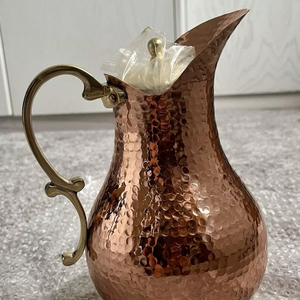 Ensemble de carafes en cuivre pour hôtels de luxe avec pichet à boissons en verre, fournisseur en gros pour l'exportation en Inde - Product Image 1