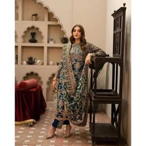 Conjunto de Fiesta de Diseño con Top de Satén, Pantalones Plazzo y Dupatta con Bordado Elaborado, Aspecto Elegante - Product Image 5