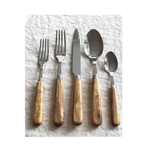 Ensemble de couverts à manche en bois avec couteau, fourchette et cuillère polis miroir, design minimaliste, couverts en métal durables pour le camping - Product Image 1
